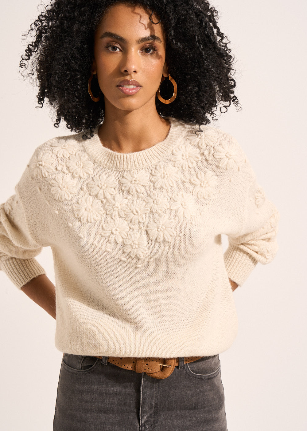 MARGUE Pull orné de marguerites faites main - 1 - Sud Express - Sud Express