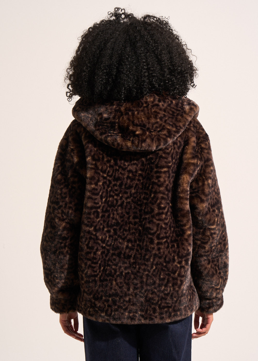 MICHALA Manteau court en fausse fourrure léopard à capuche - 3 - Sud Express - Sud Express