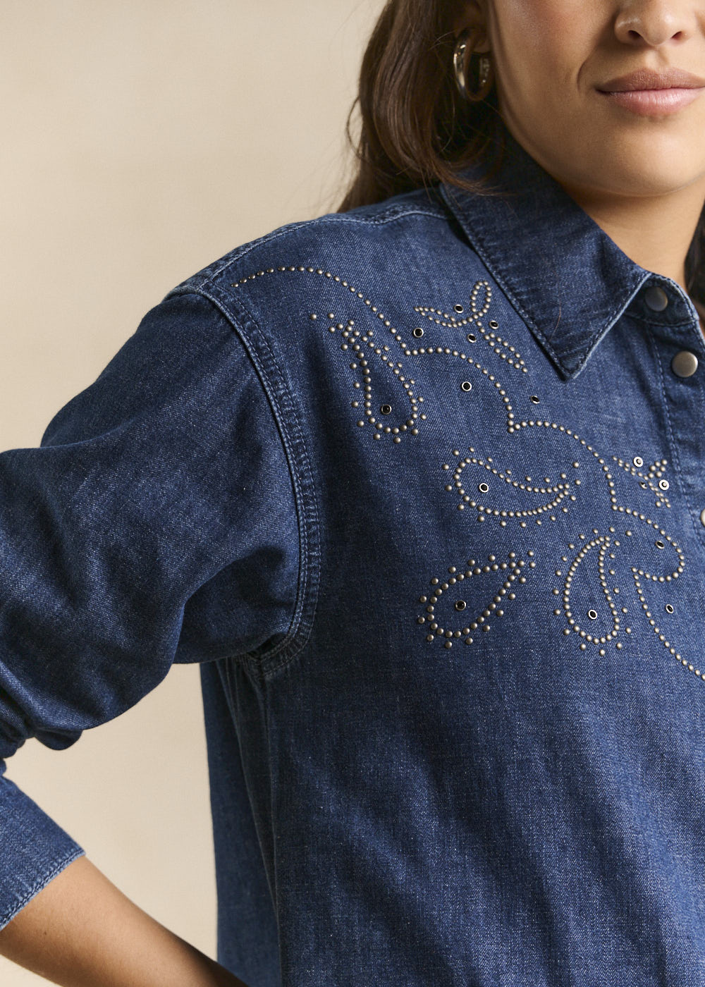 Chemise en denim avec clous - Sud Express - 4 - Sud Express