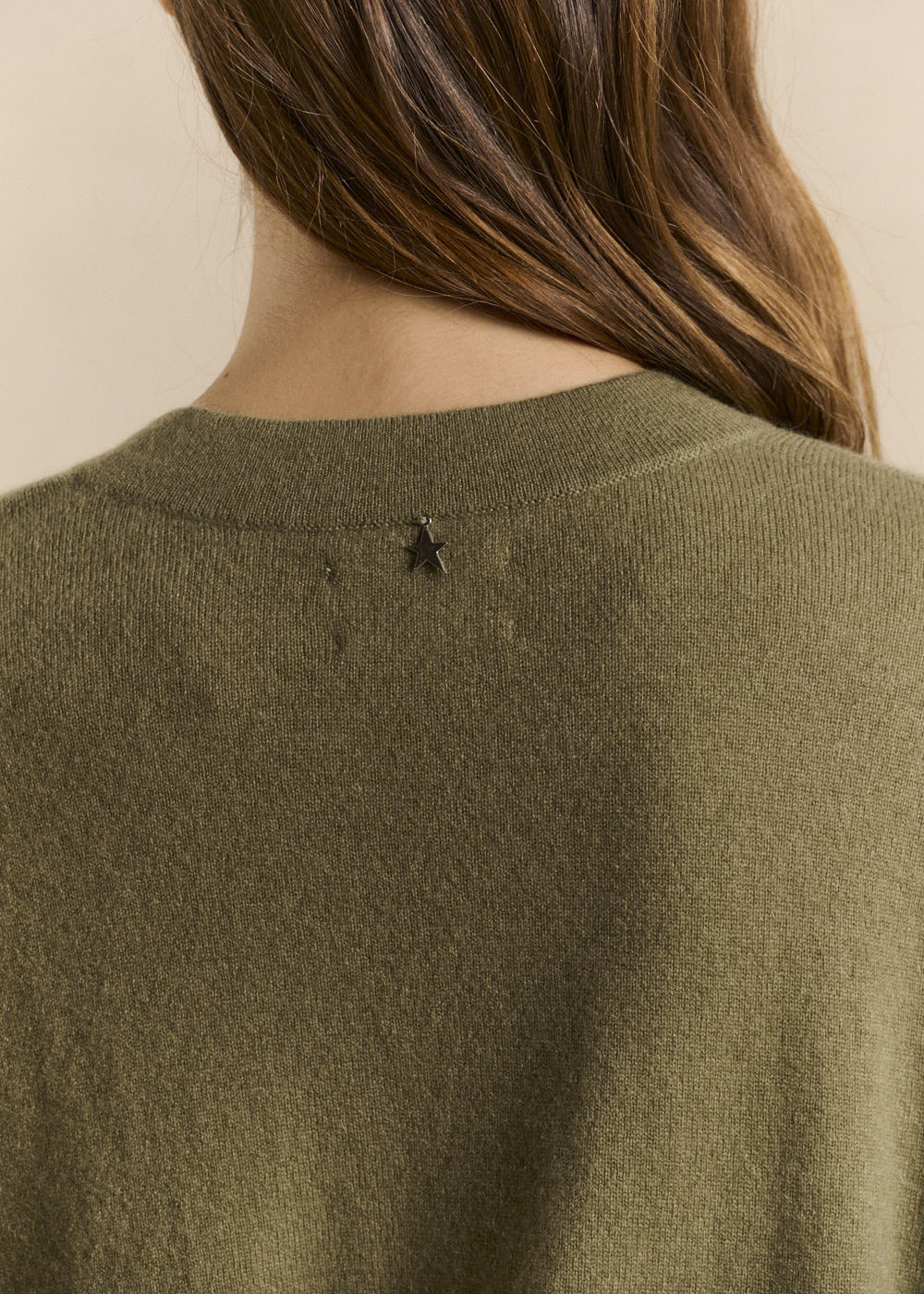 MAMALIOU Loose-fitting cashmere jumper with a Tunisian collar - 4 - Sud Express - Sud Express