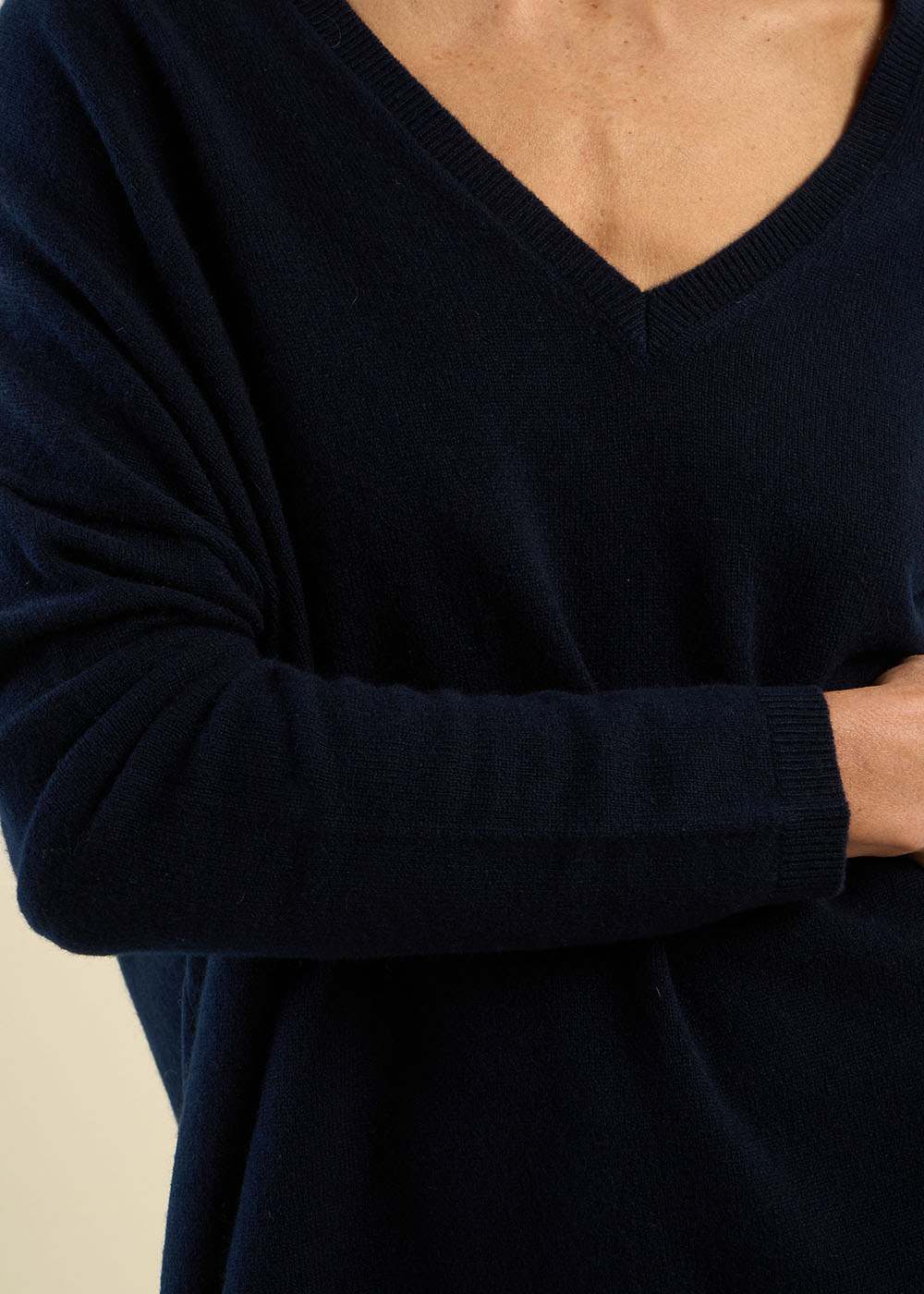 Pull en 100% cachemire à Col V - Sud Express - 4 - Sud Express