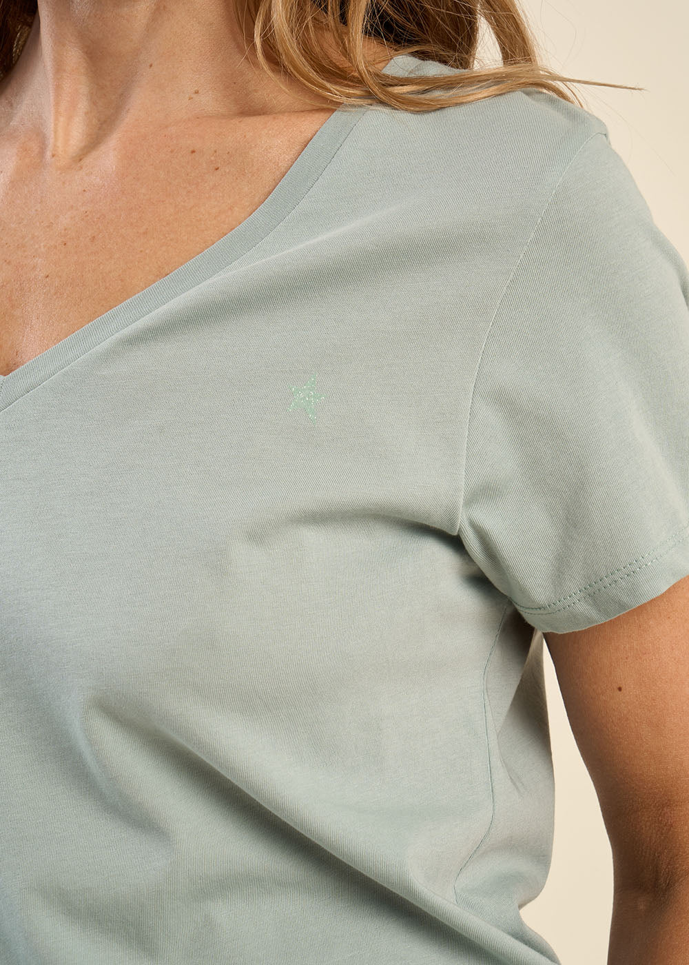 THELMA Tee-shirt col V en coton - 2 - Sud Express - Sud Express