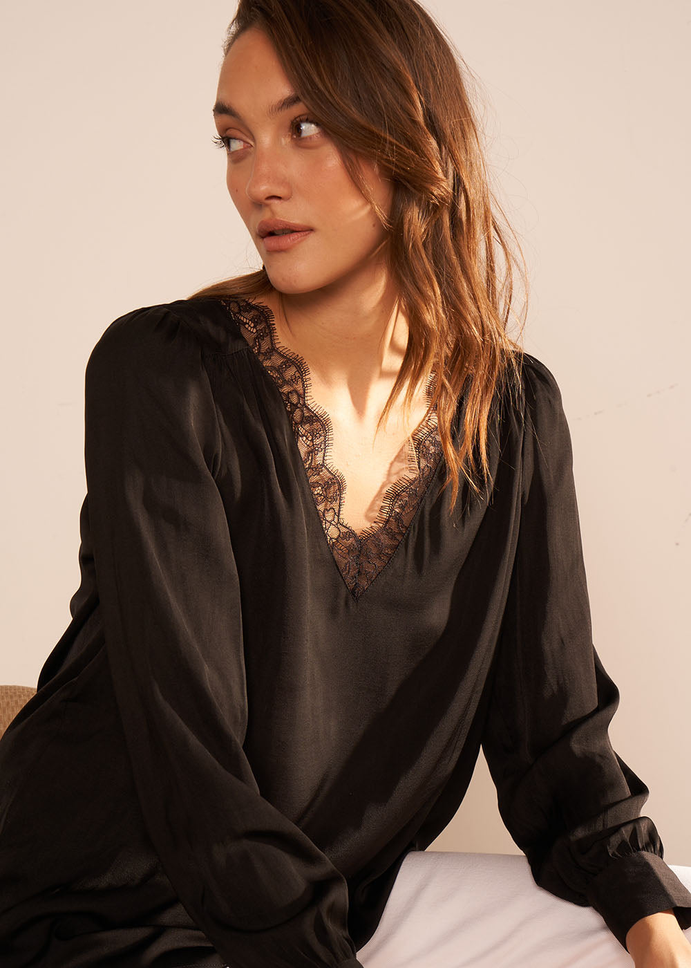 BRICE Blouse col V avec insert de dentelle - 2 - Sud Express - Sud Express