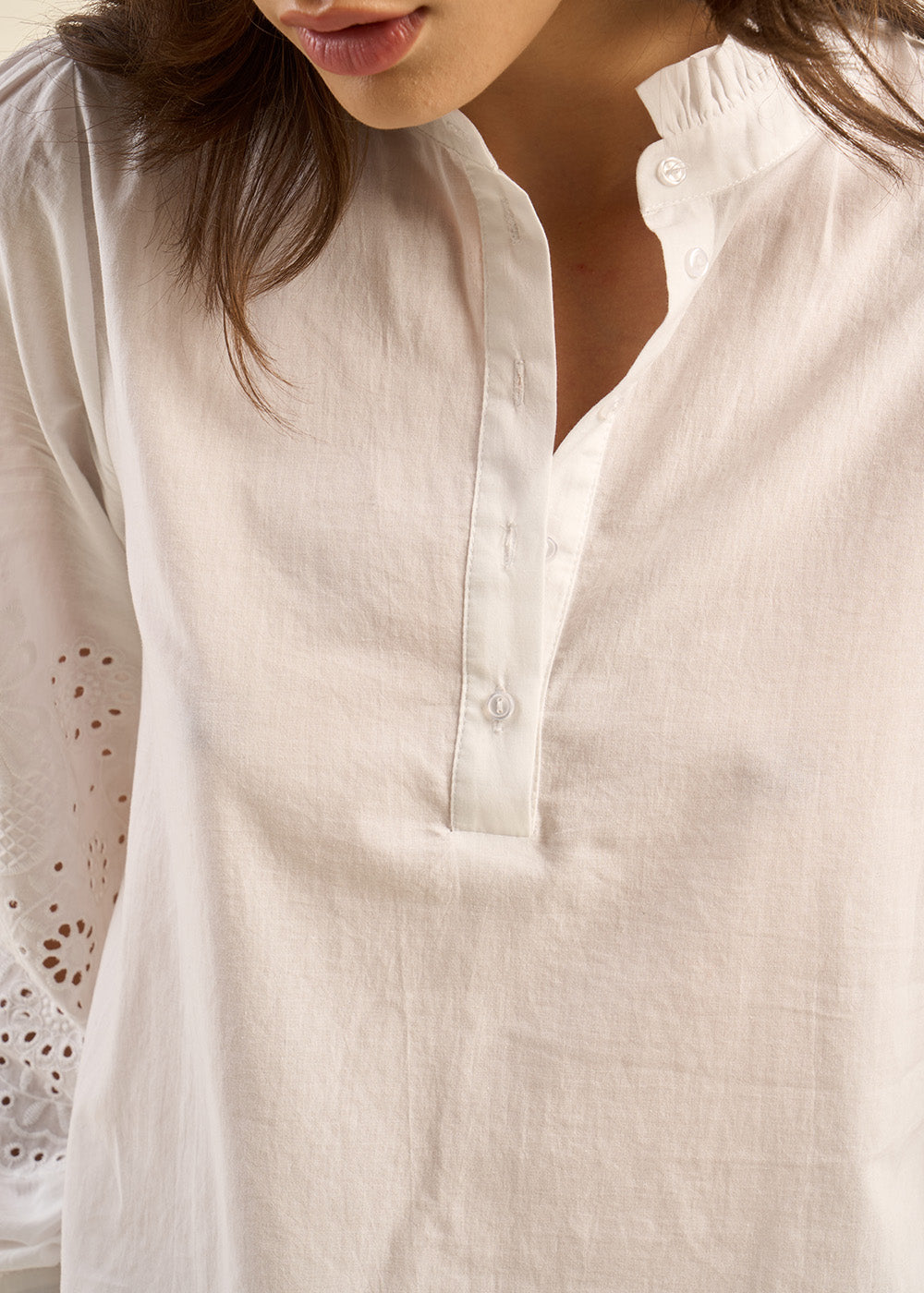 Blouse avec détails brodés - Sud Express - 6 - Sud Express