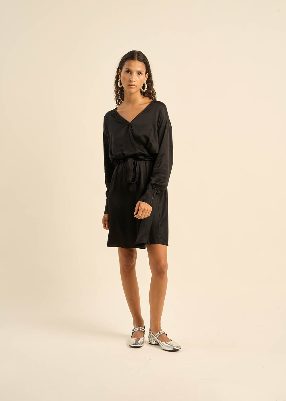 RAOBI Robe courte ceinturée satinée - 1 - Sud Express - Sud Express