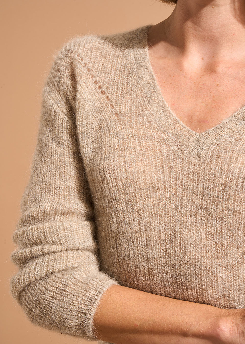 MANNAKO Pull à col V en mohairs et Alpaga - 4 - Sud Express - Sud Express