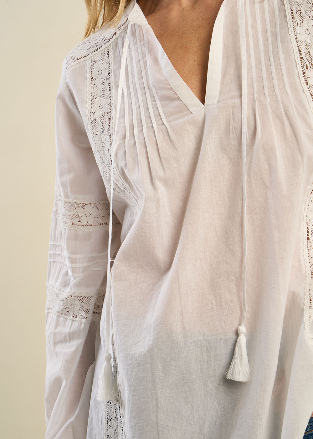 THEOSIE Blouse à col tunisien, macramé, dentelle et manches bouffantes - 2 - Sud Express - Sud Express