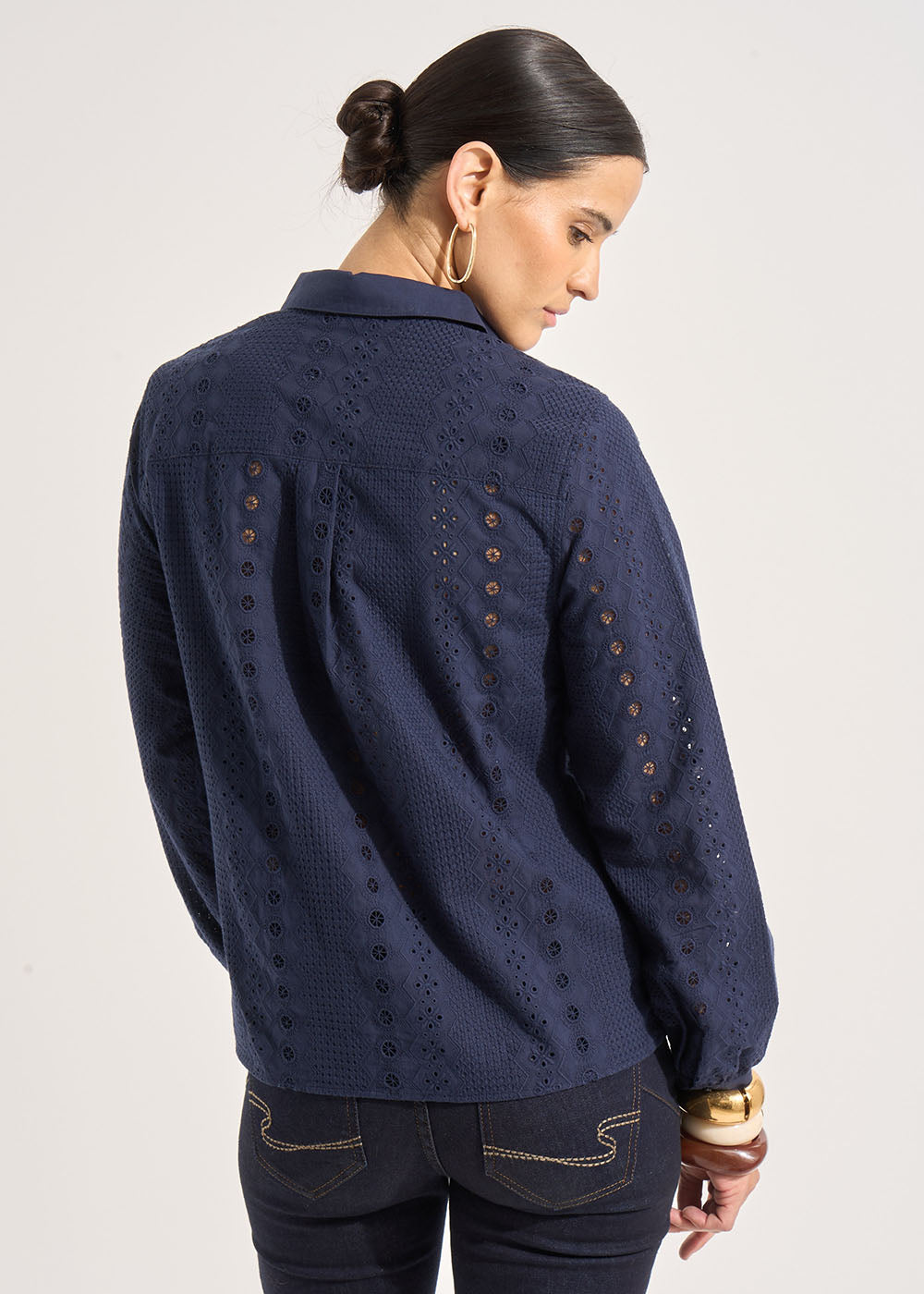 Chemise en coton avec des broderies anglaise - Sud Express - 3 - Sud Express