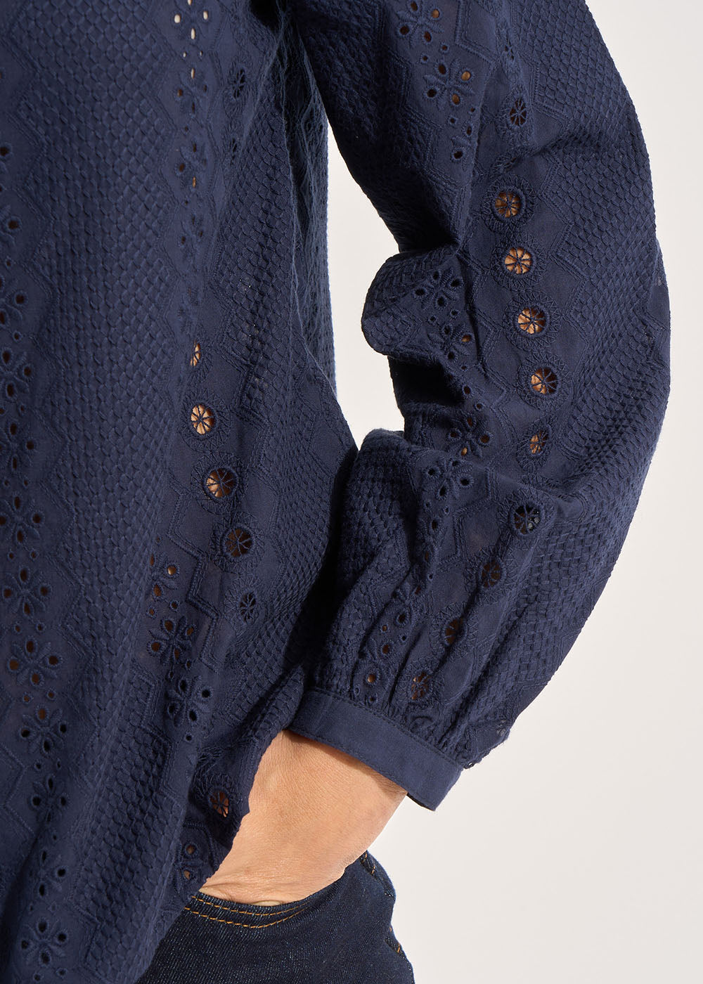 CELINE Chemise en coton avec des broderies anglaise - 4 - Sud Express - Sud Express