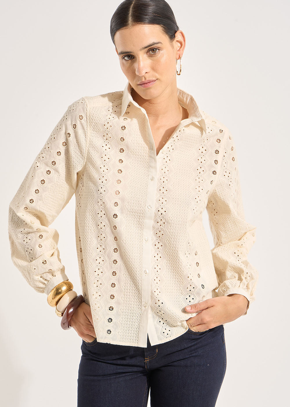 Chemise en coton avec des broderies anglaise - Sud Express - 5 - Sud Express