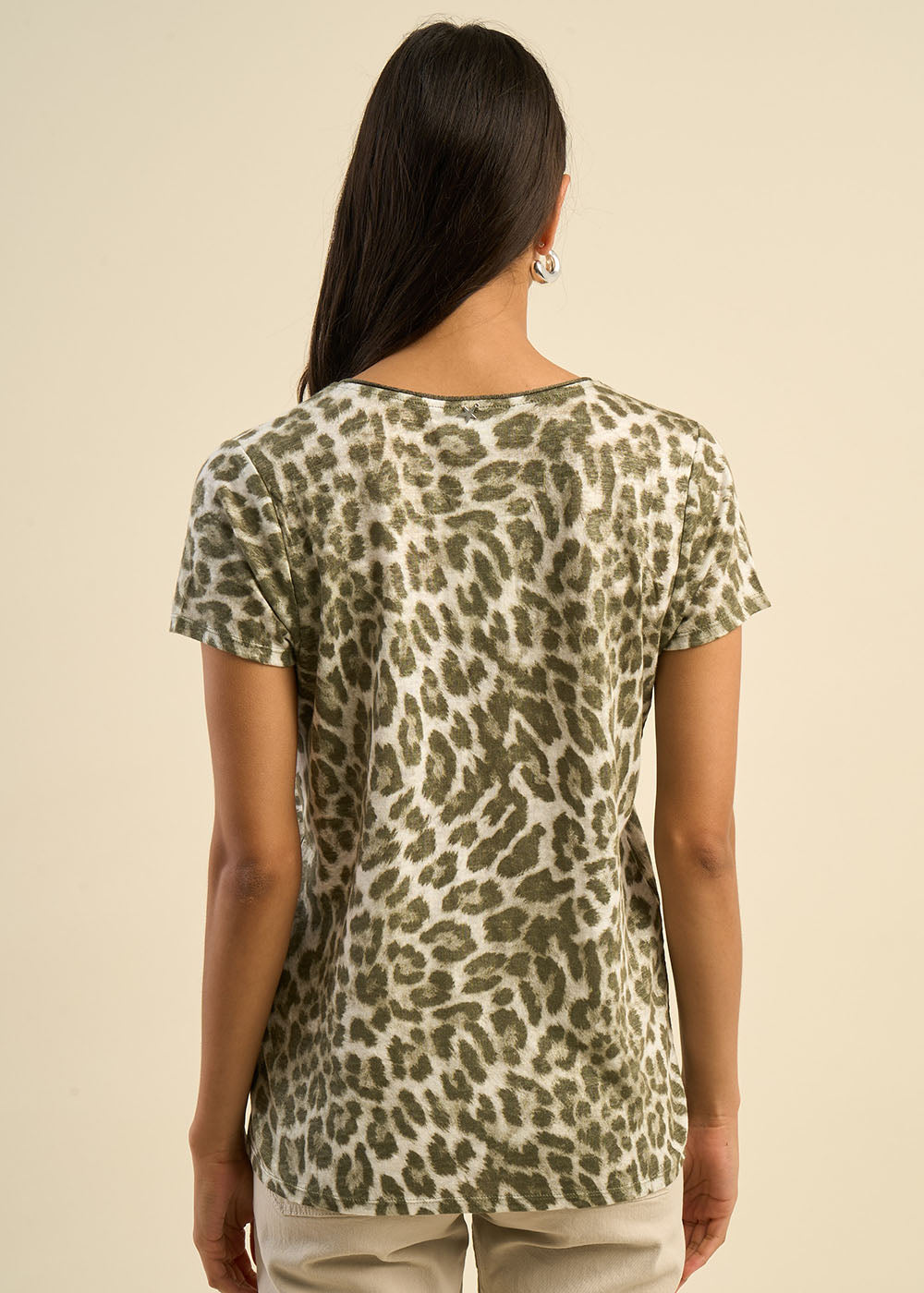 TAJA T-shirt col V en lin imprimé léopard - 3 - Sud Express - Sud Express