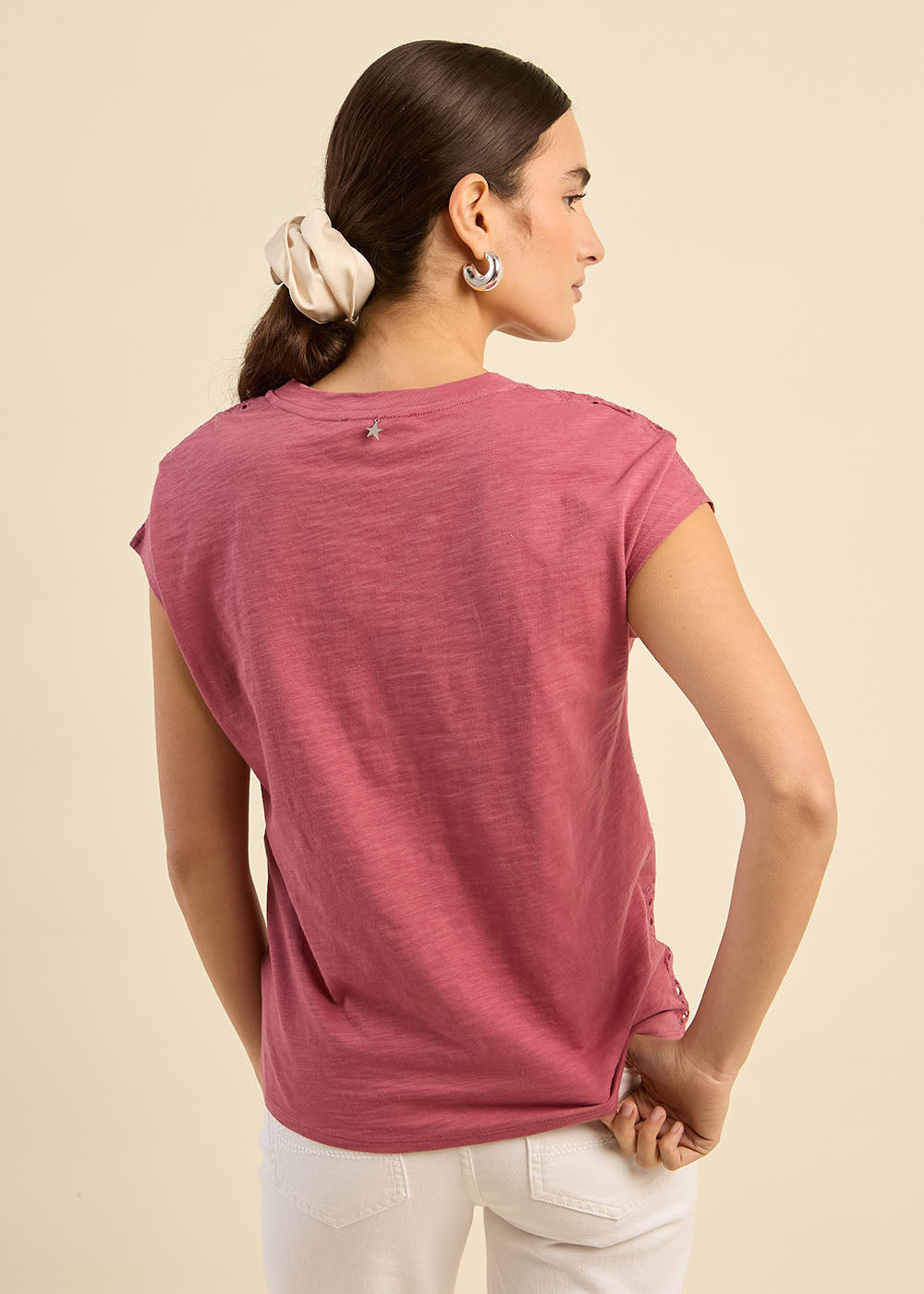 TEFOLA T-shirt en broderie anglaise col V - 3 - Sud Express - Sud Express