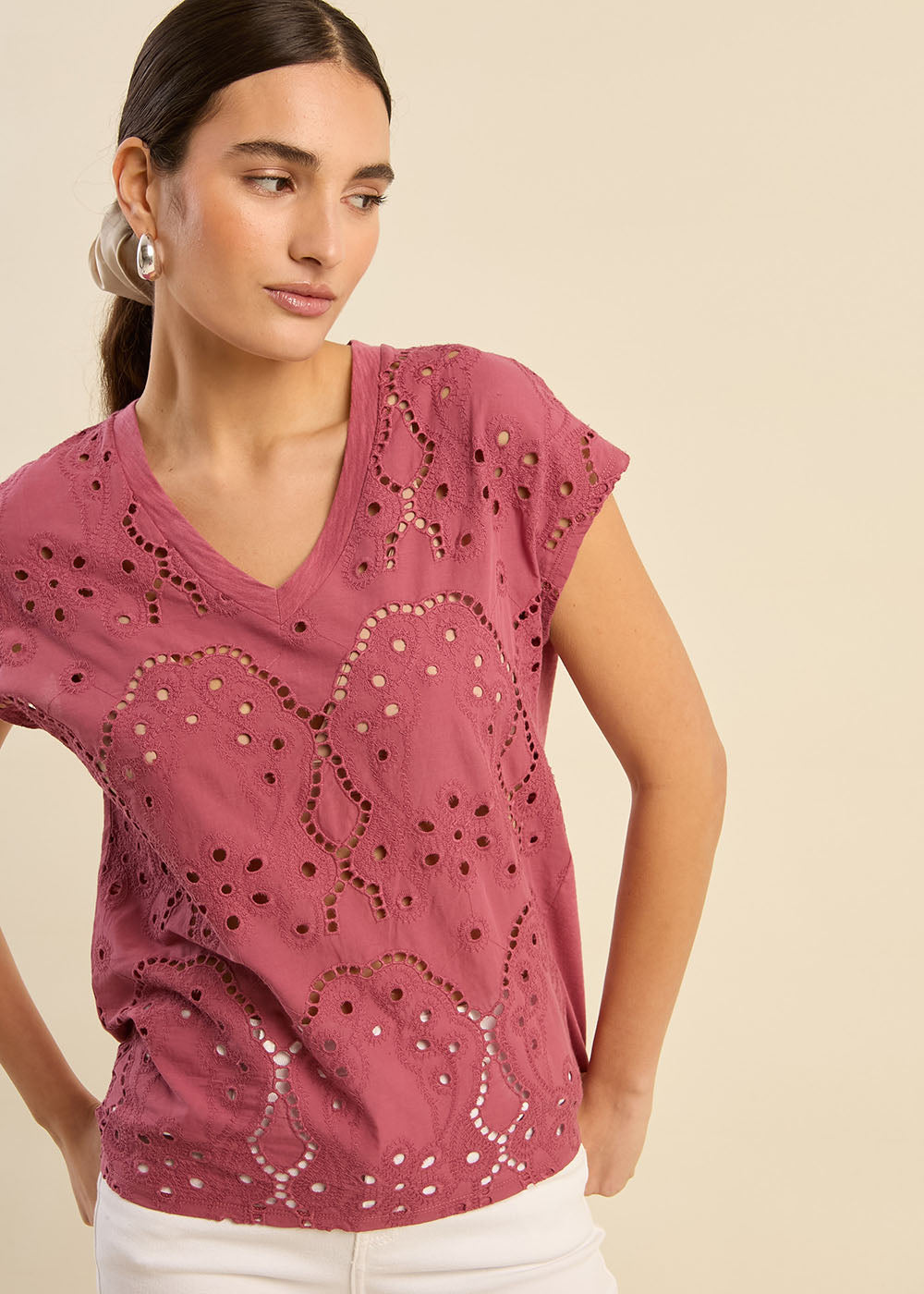 T-shirt en broderie anglaise col V - Sud Express - 5 - Sud Express