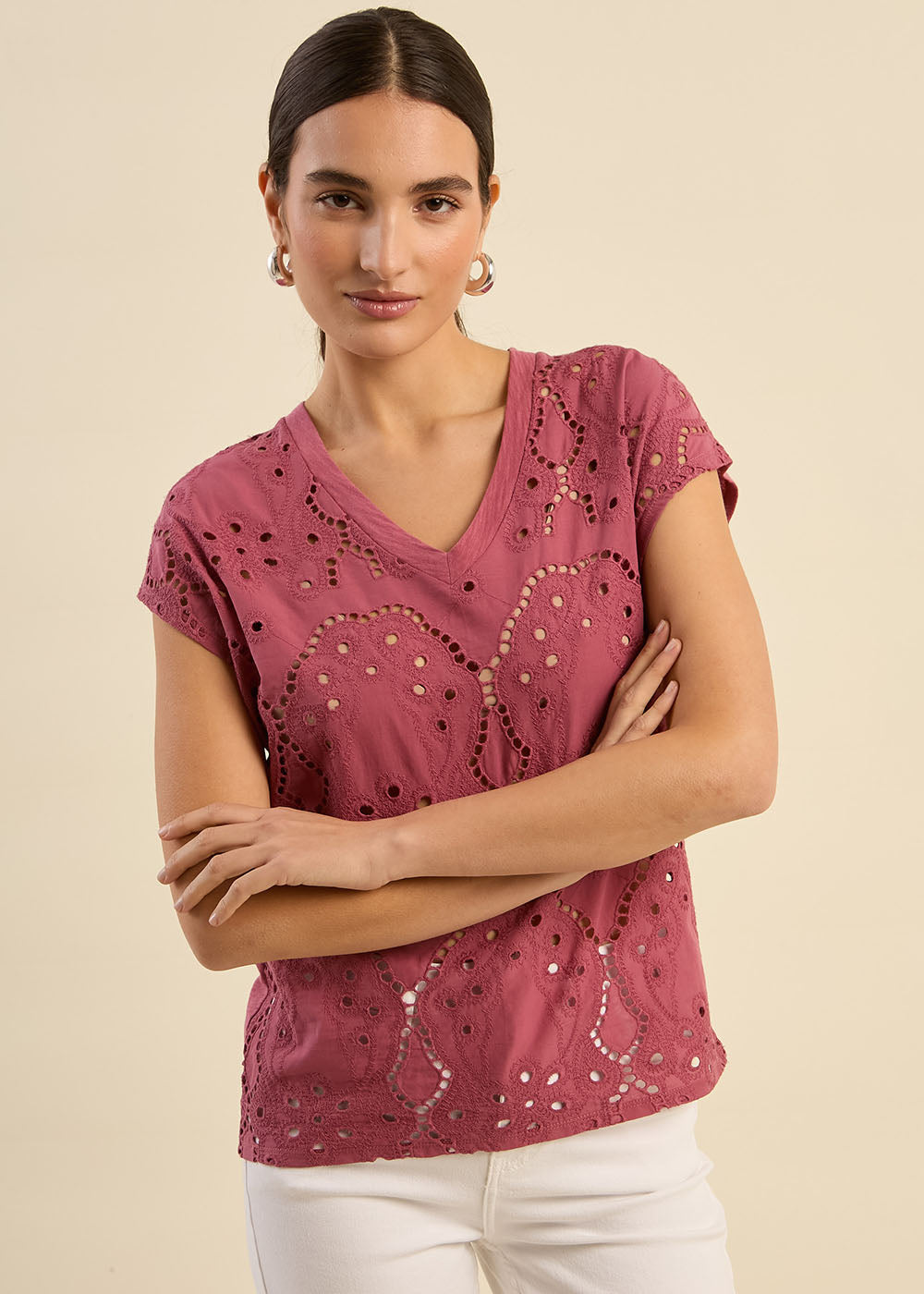 T-shirt en broderie anglaise col V - Sud Express - 7 - Sud Express