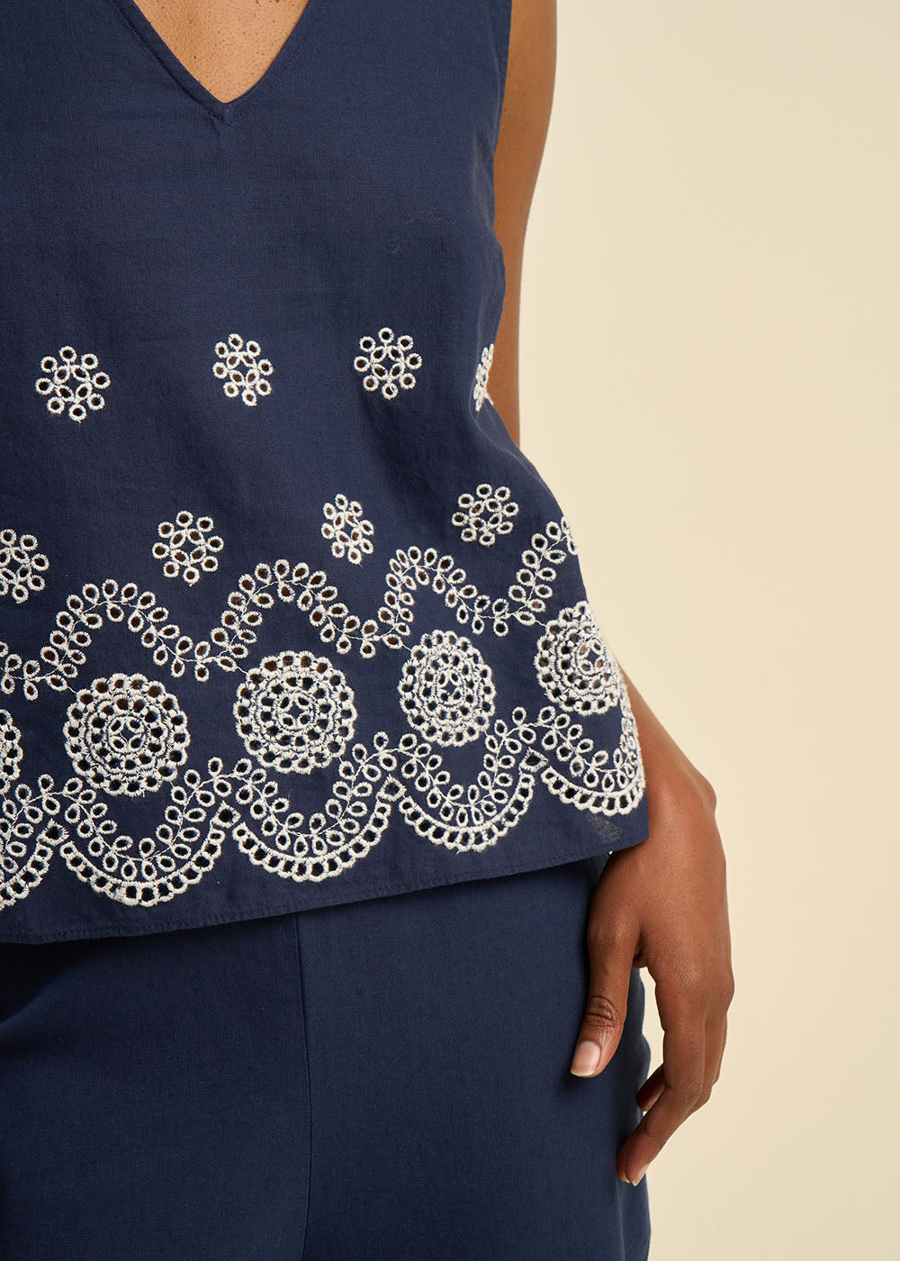 BIANCA Top sans manches brodé - 4 - Sud Express - Sud Express