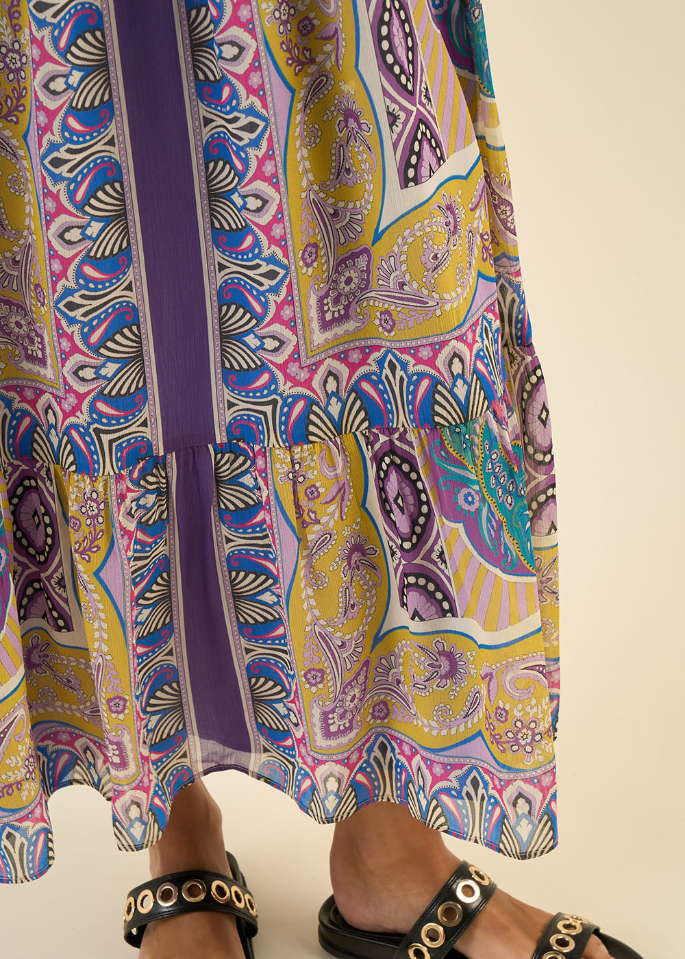 Robe longue décolleté V à motifs - Sud Express - 6 - Sud Express