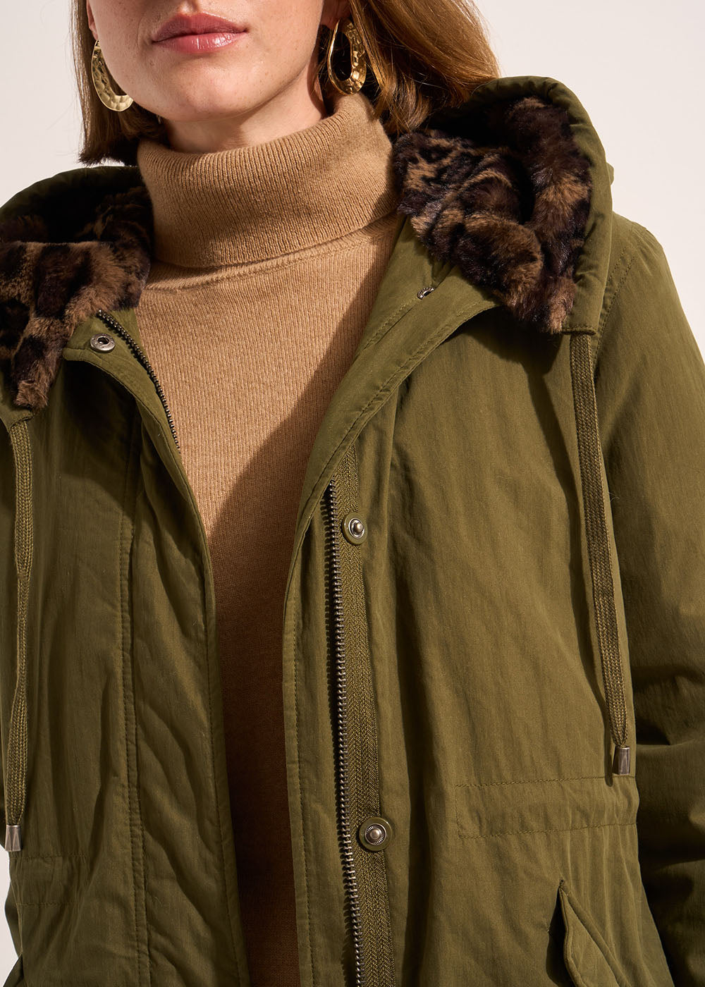 Parka mi longue à capuche avec doublure fausse fourrure léopard - Sud Express - 2 - Sud Express