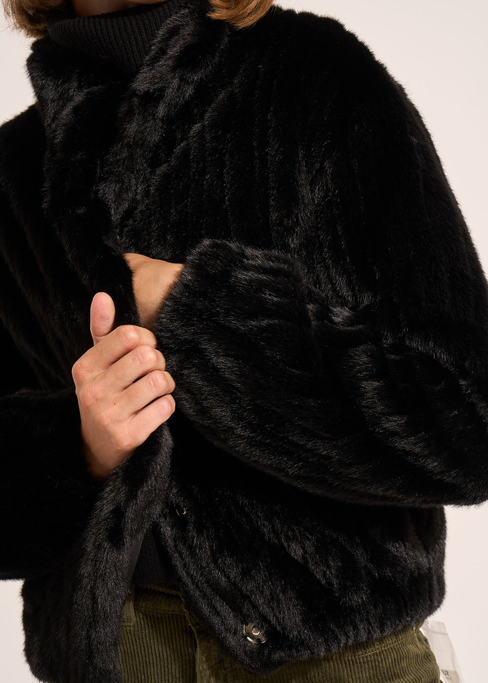 MATHILDE Manteau court en fausse fourrure avec col montant - 2 - Sud Express - Sud Express