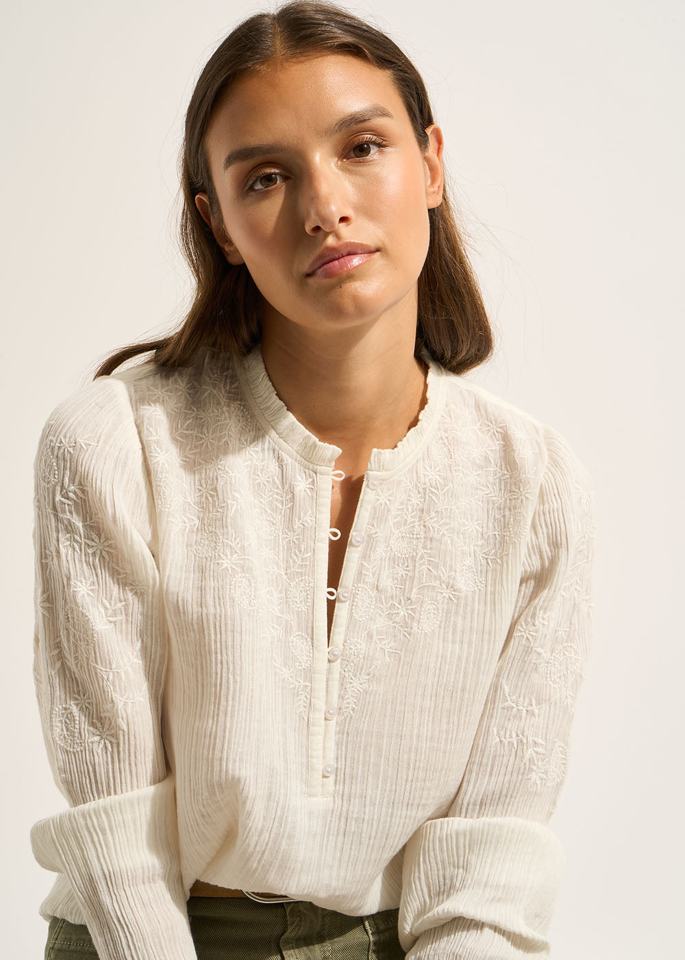 Blouse en double gaze de coton brodée à manches longues - Sud Express - 6 - Sud Express