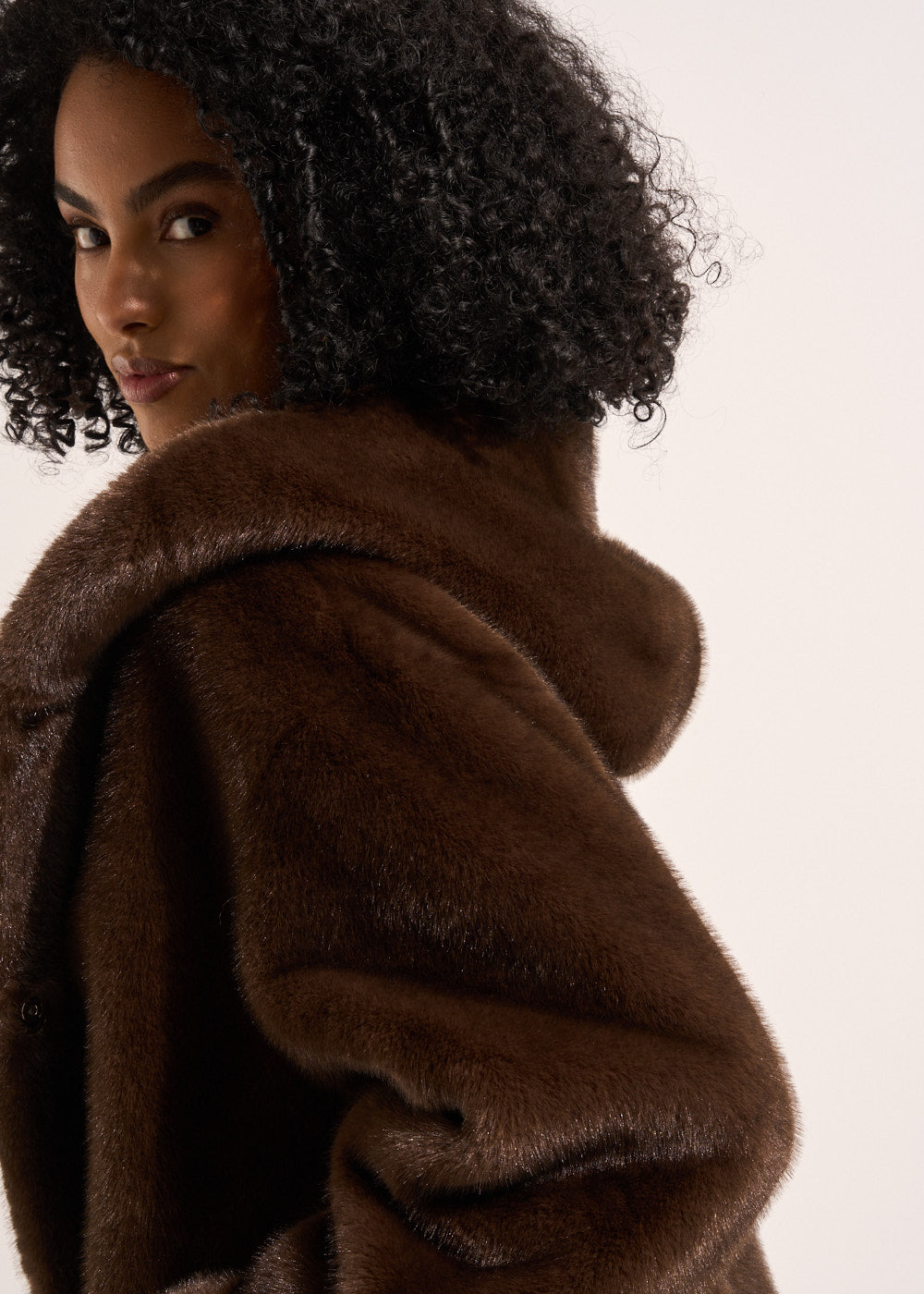 MICHALYNA Manteau mi long en fausse fourrure à capuche - 4 - Sud Express - Sud Express