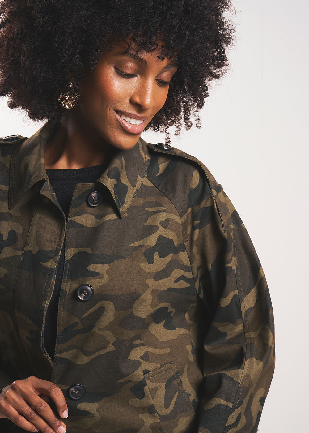 VENICO Trench court en coton à imprimé camouflage - 4 - Sud Express - Sud Express