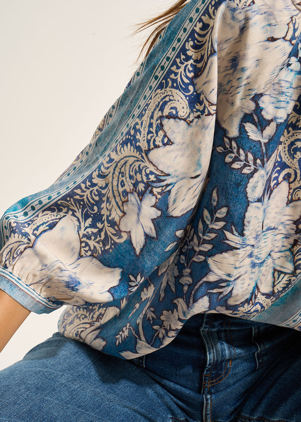 Blouse ample imprimée à manches légèrement bouffantes - Sud Express - 6 - Sud Express