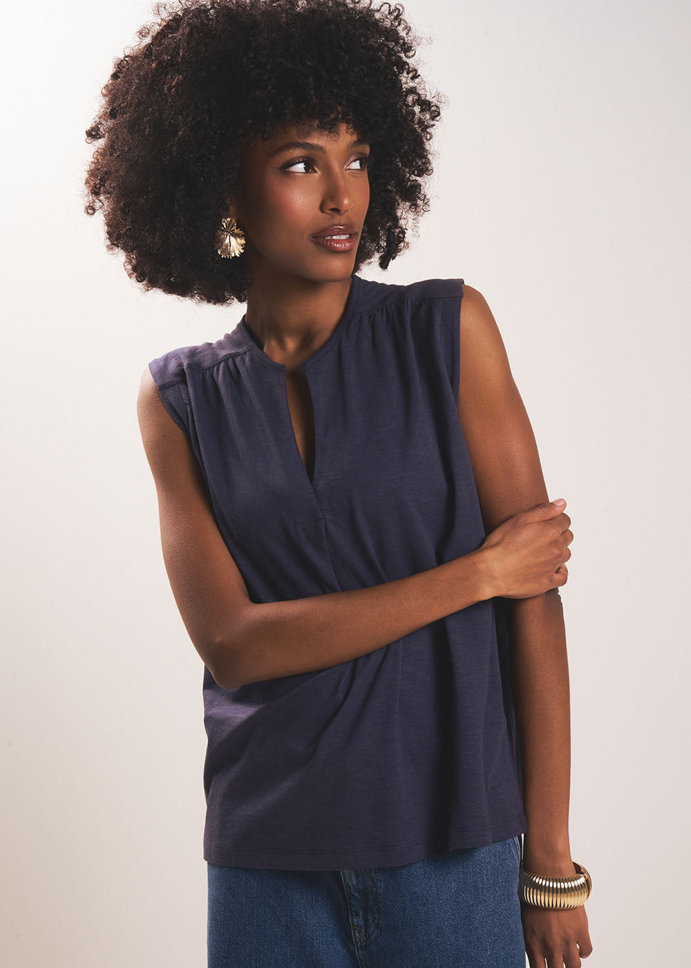 Débardeur fluide à décolleté V et jeu de fronces - Sud Express - 1 - Sud Express