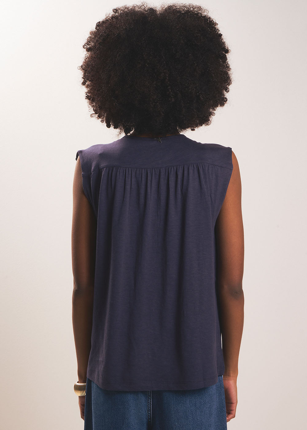 Débardeur fluide à décolleté V et jeu de fronces - Sud Express - 3 - Sud Express