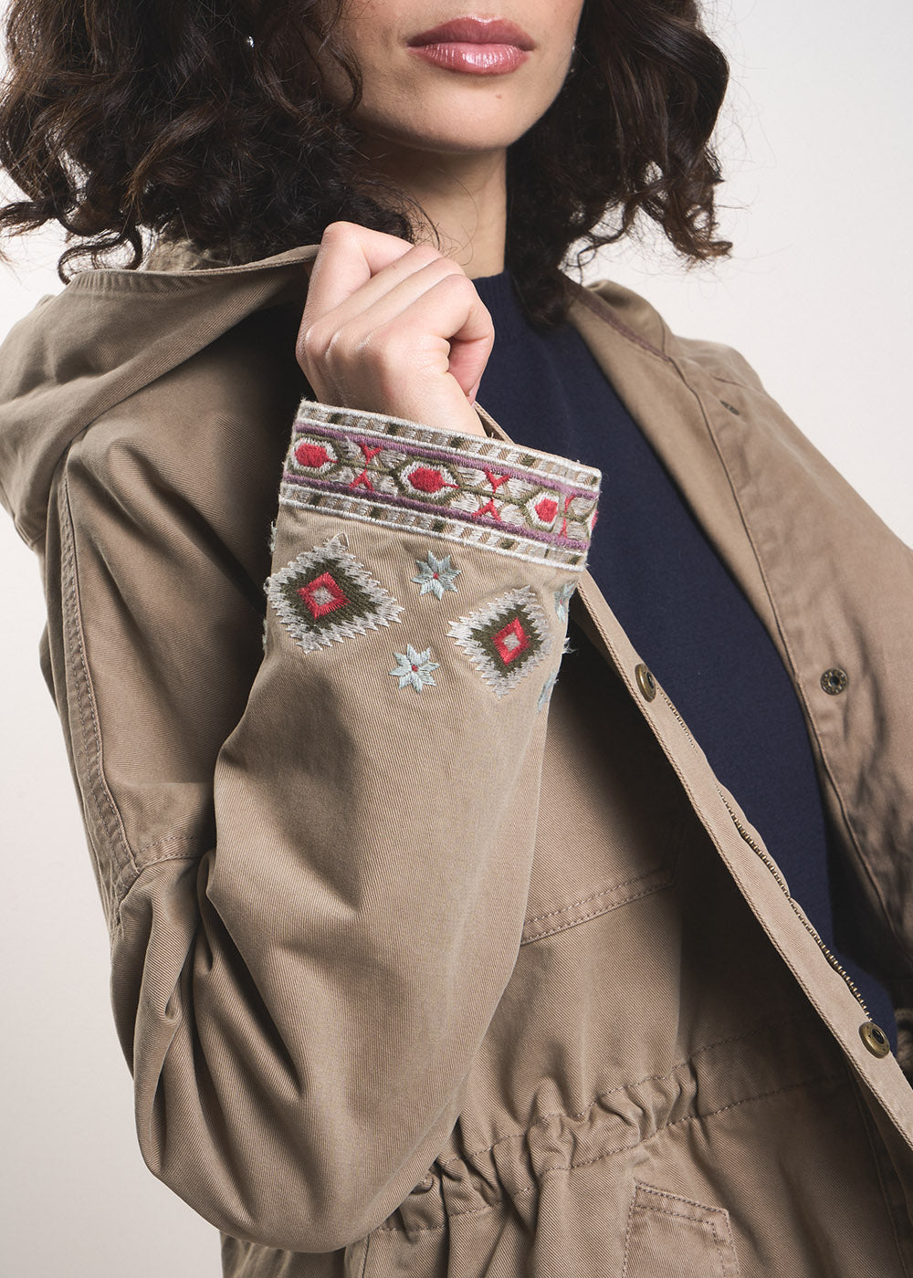 VALOUISE Parka en coton brodée à capuche - 2 - Sud Express - Sud Express