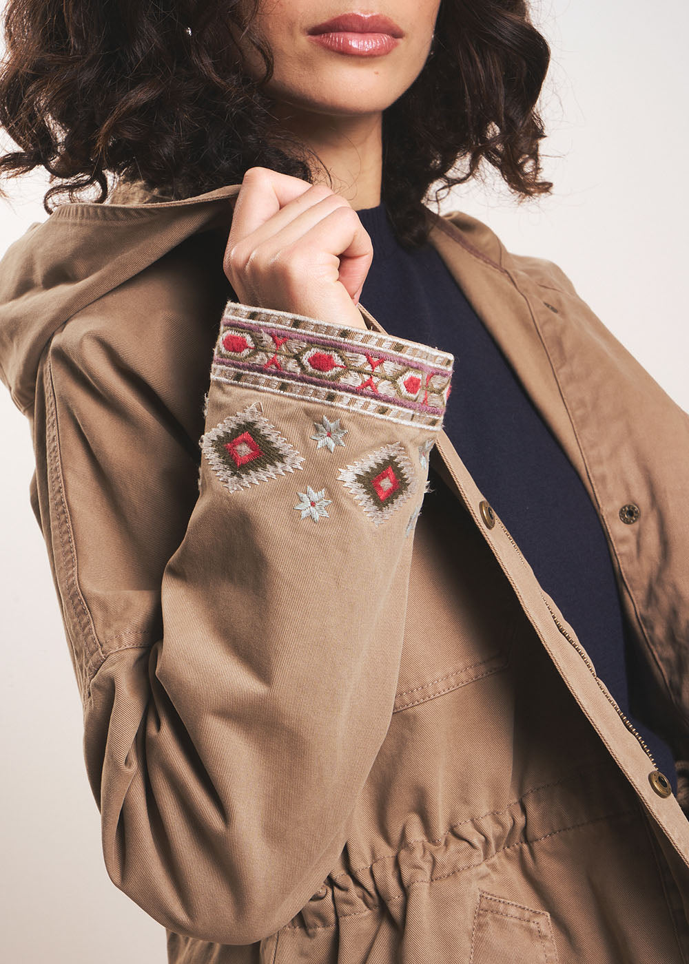 VALOUISE Parka en coton brodée à capuche - 2 - Sud Express - Sud Express