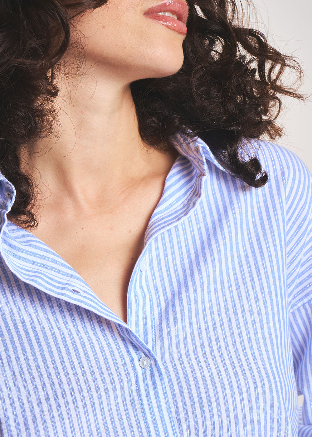 CARINE  Chemise rayée ciel et blanc et fil lurex discret - 2 - Sud Express - Sud Express