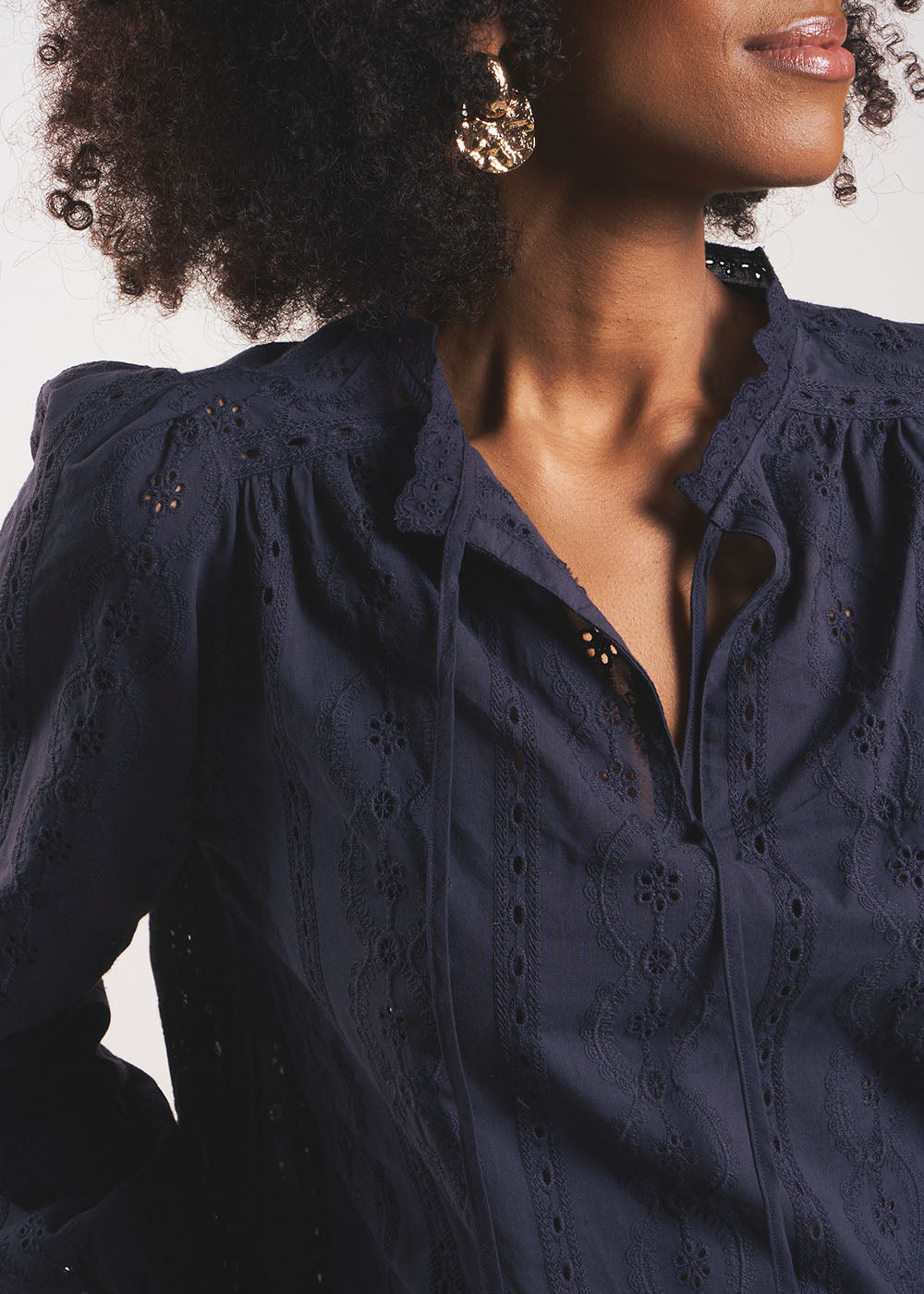 Blouse en coton brodé à col tunisien - Sud Express - 5 - Sud Express