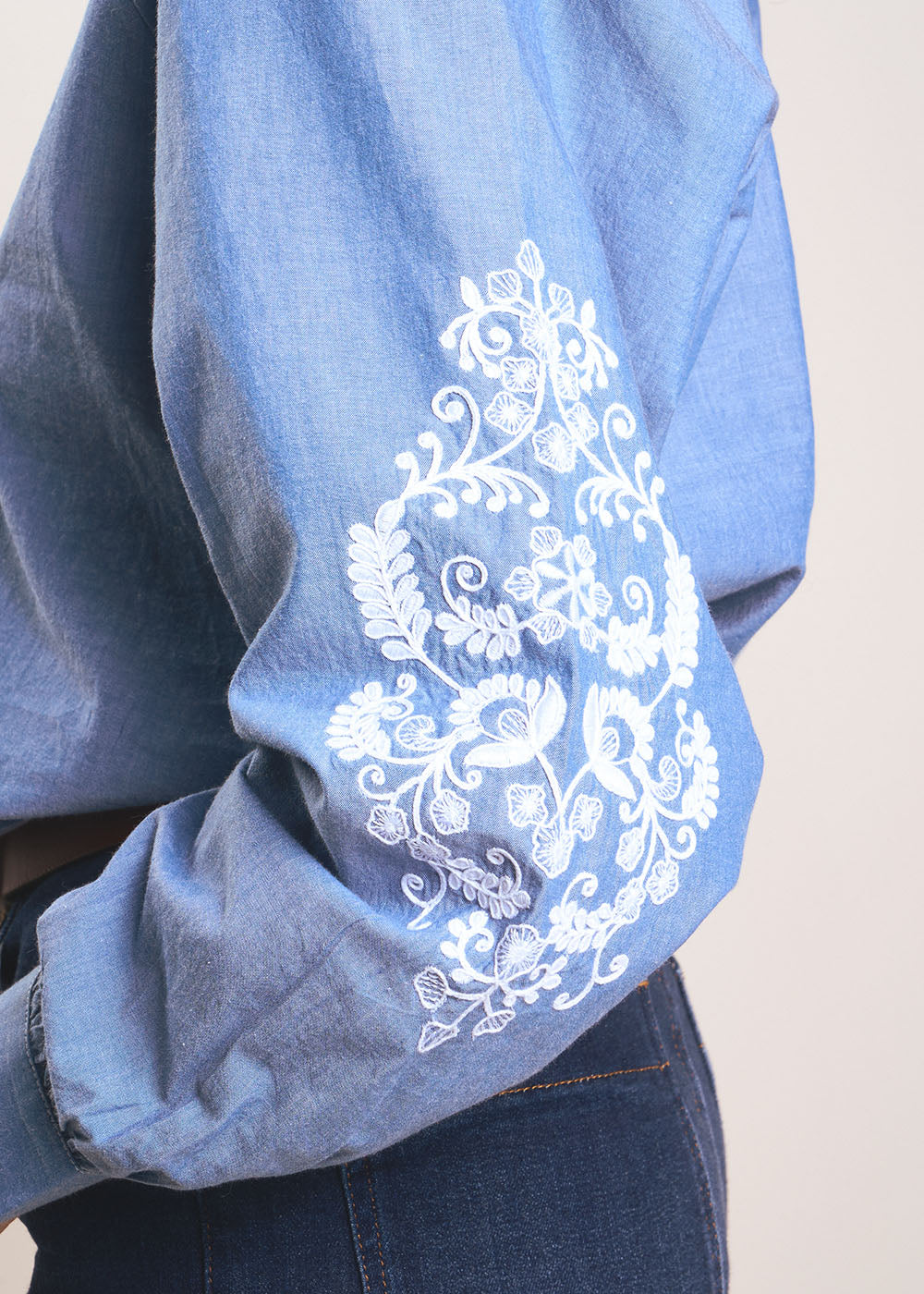 TOPAZE Blouse en chambray brodé avec manches gigot - 2 - Sud Express - Sud Express