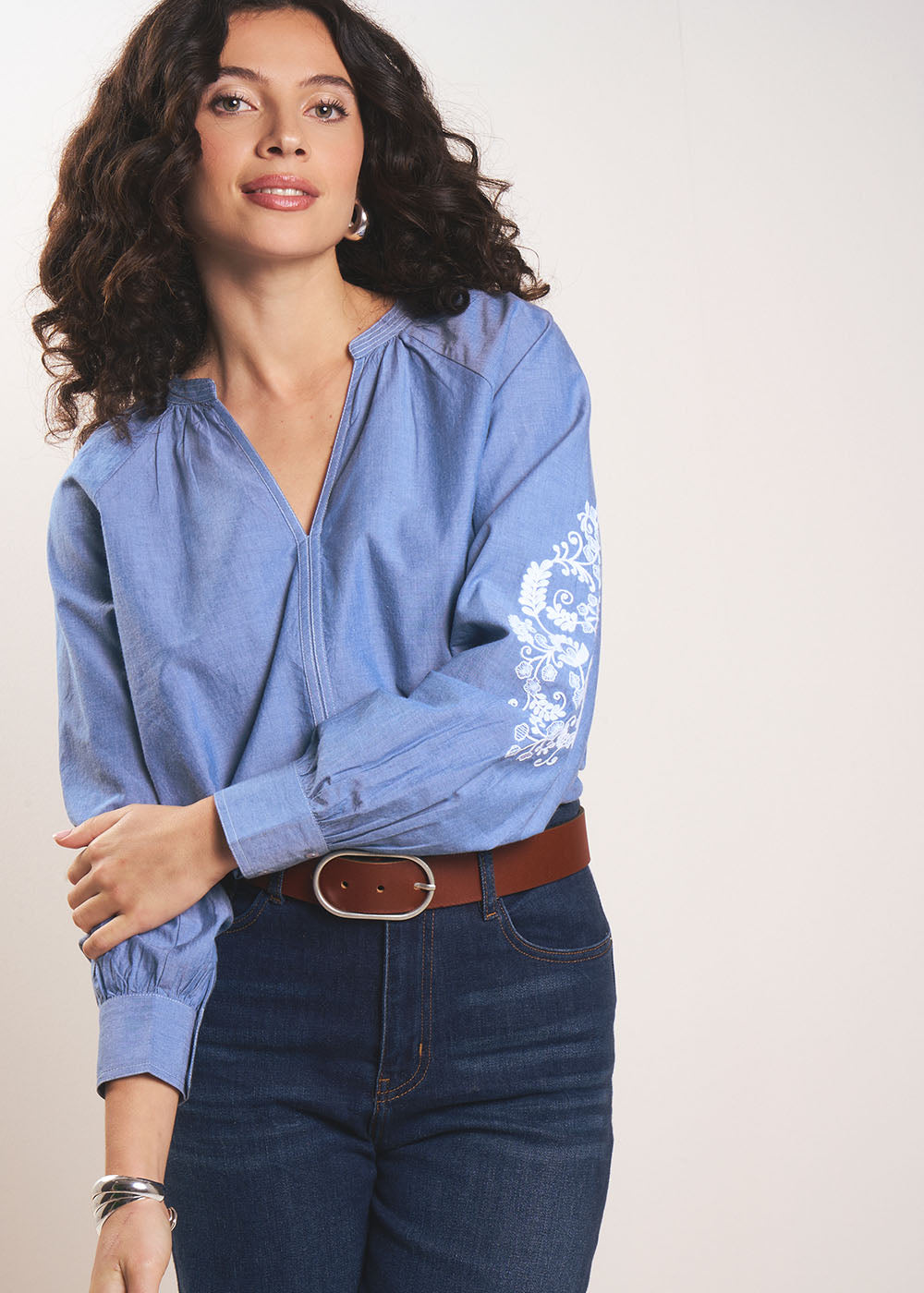 Blouse en chambray brodé avec manches gigot - Sud Express - 5 - Sud Express