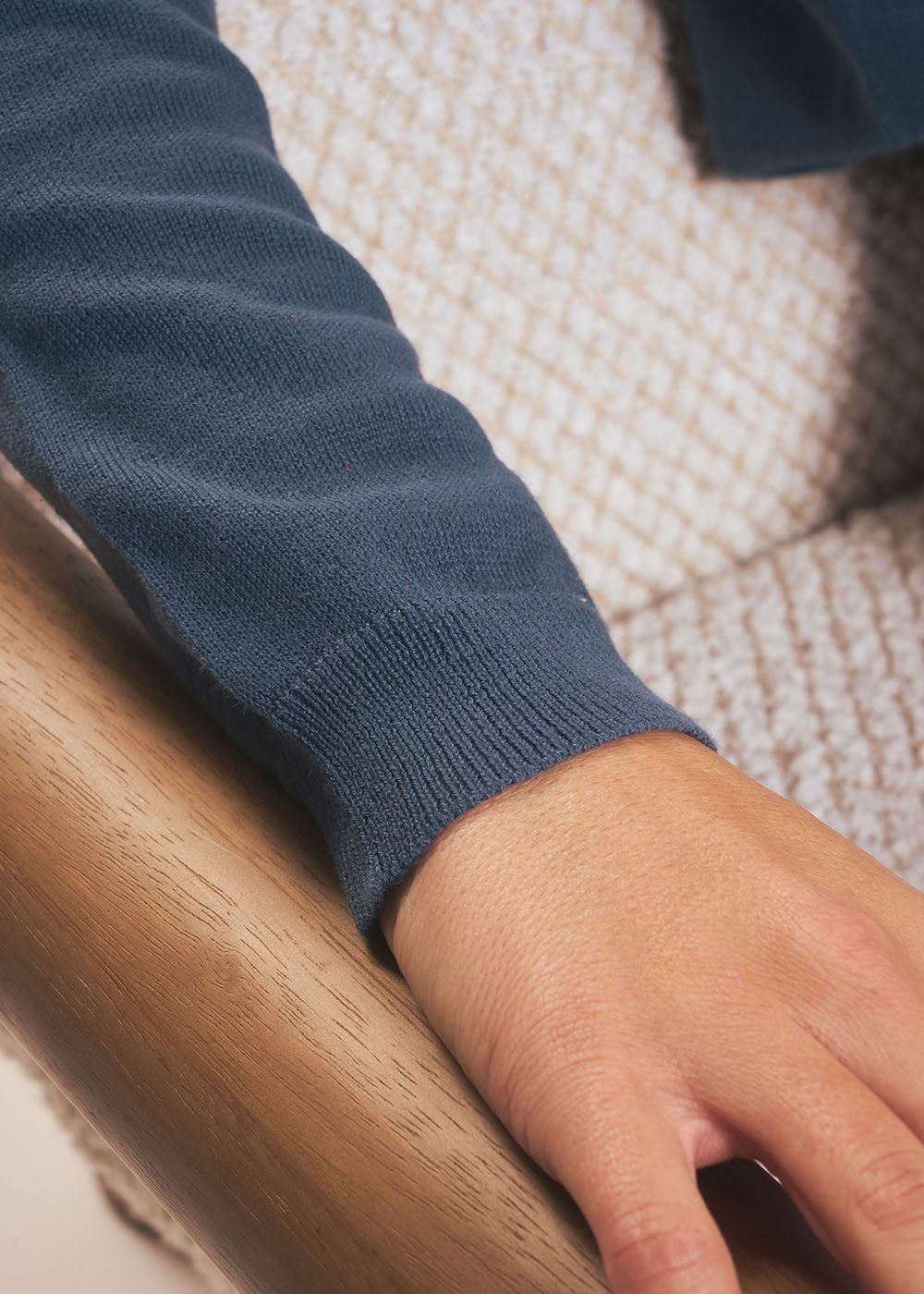 MARIANA Pull col V oversize en maille fine - 4 - Sud Express - Sud Express