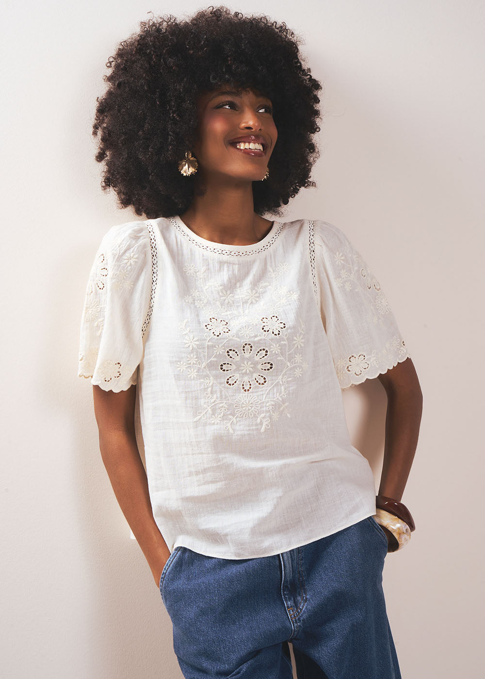 TOJILI Top à broderies florales et manches courtes - 1 - Sud Express - Sud Express