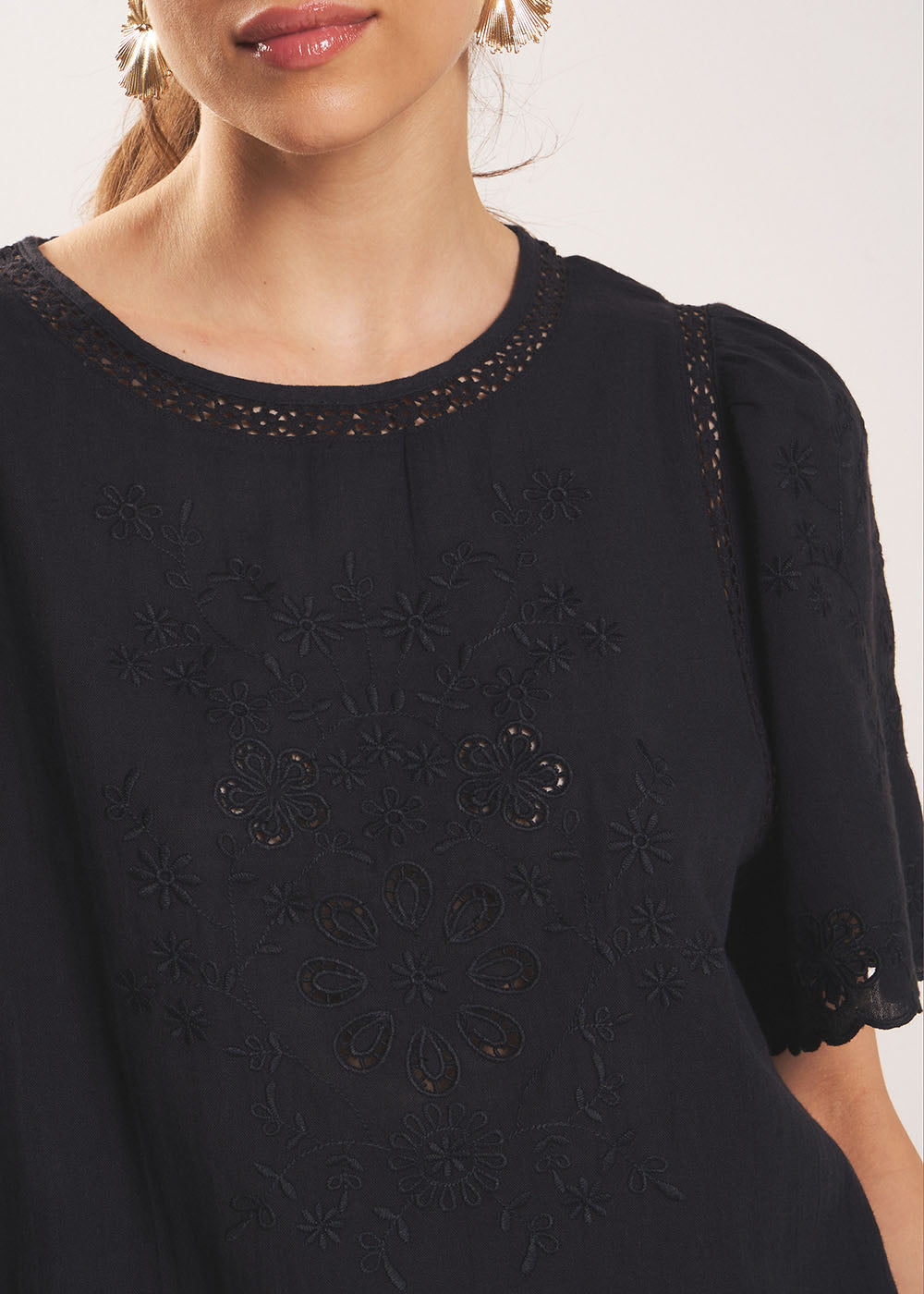 TOJILI Top à broderies florales et manches courtes - 2 - Sud Express - Sud Express