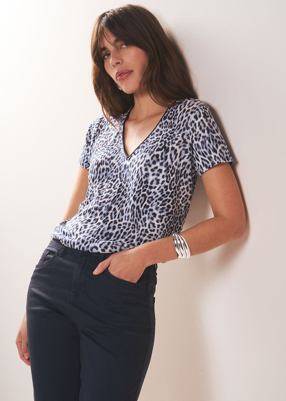 TOPHIE T-shirt en lin à col en V imprimé panthère - 1 - Sud Express - Sud Express