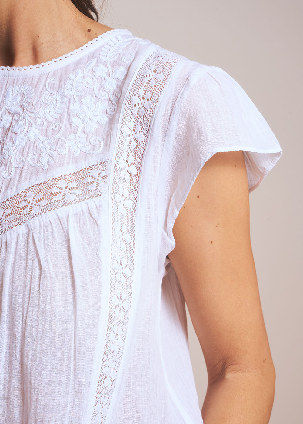 TOLIVIE  Top gaze de coton détails macramé - 4 - Sud Express - Sud Express