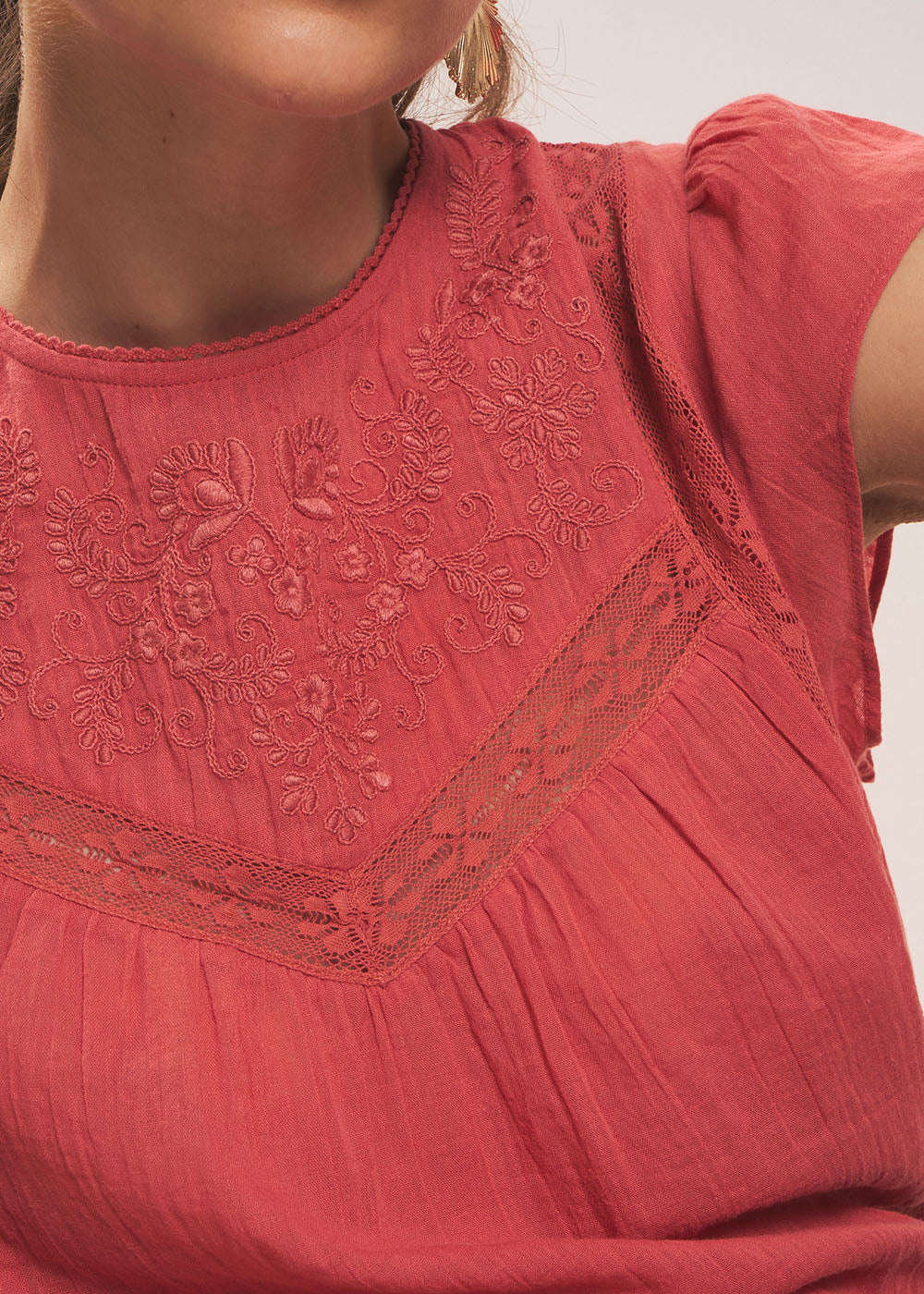 TOLIVIE  Top gaze de coton détails macramé - 4 - Sud Express - Sud Express