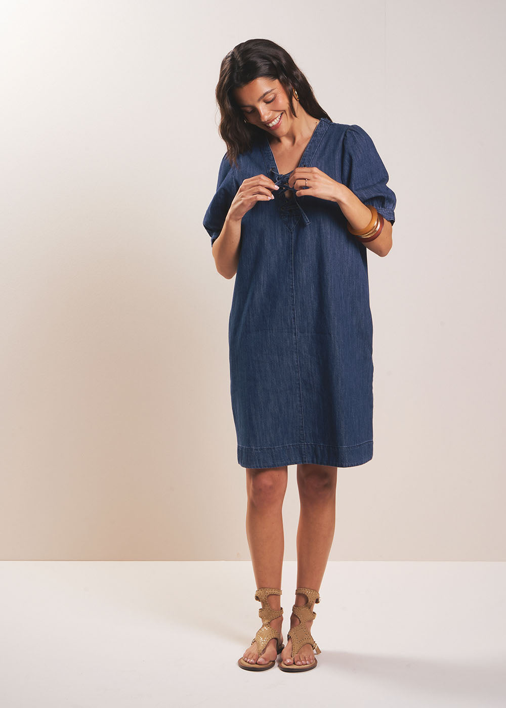 Robe courte denim col V à lien - Sud Express - 1 - Sud Express