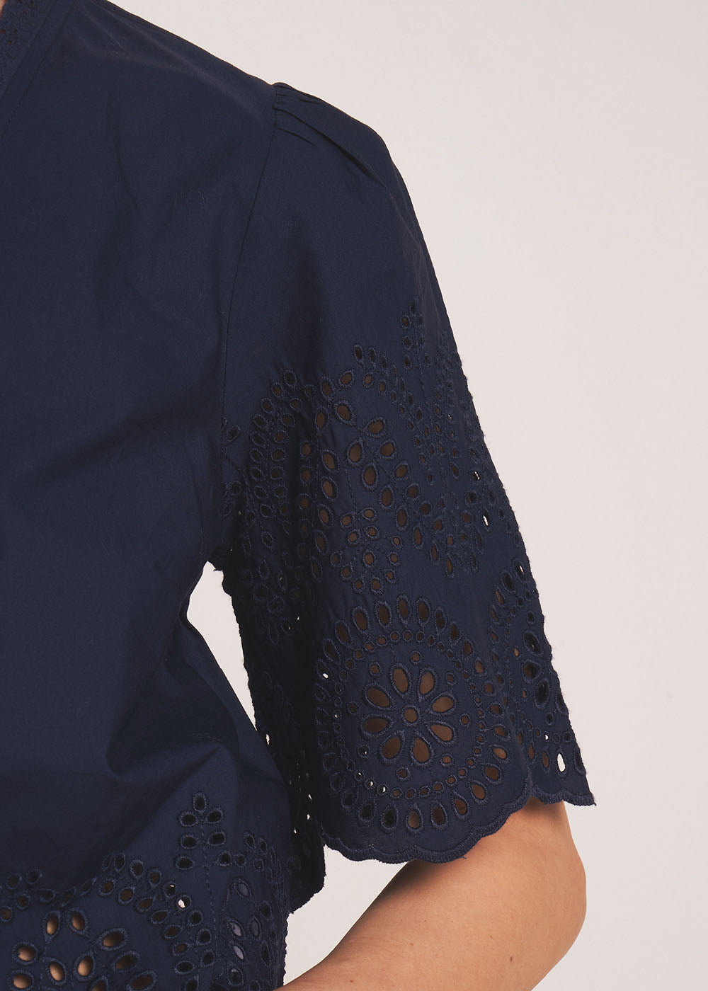 TILIANA Top avec broderies anglaises - 4 - Sud Express - Sud Express