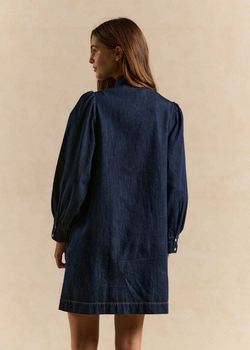 Robe courte en denim col lavallière - Sud Express - 3 - Sud Express