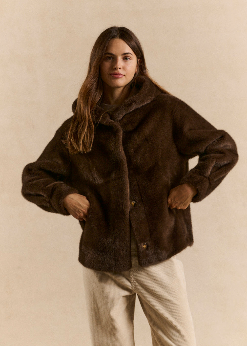 Manteau mi long en fausse fourrure à capuche - Sud Express - 5 - Sud Express