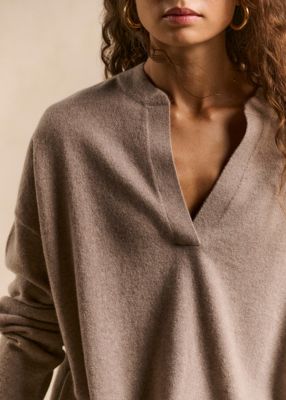 Loose-fitting cashmere jumper with a Tunisian collar - Sud Express - 2 - Sud Express