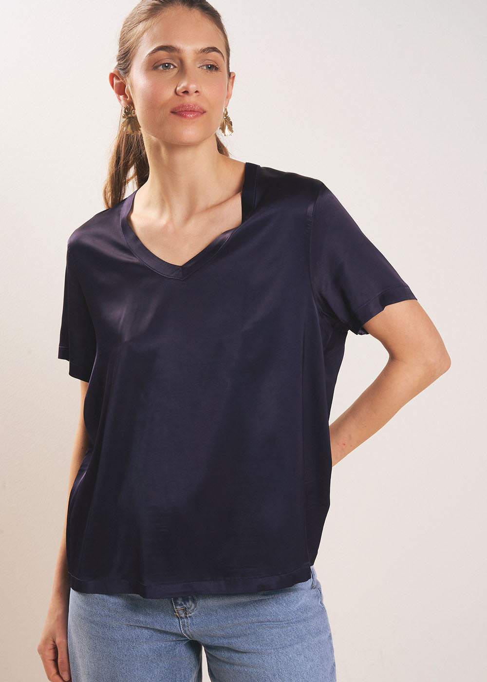 T-shirt col V satinée - Sud Express - 5 - Sud Express
