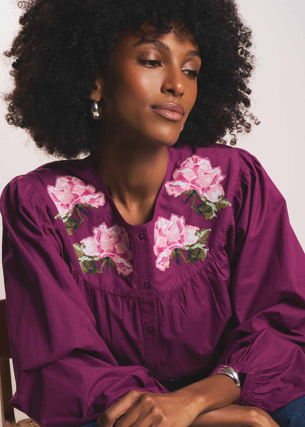 Blouse ample à broderies florales et manches bouffantes - Sud Express - 5 - Sud Express