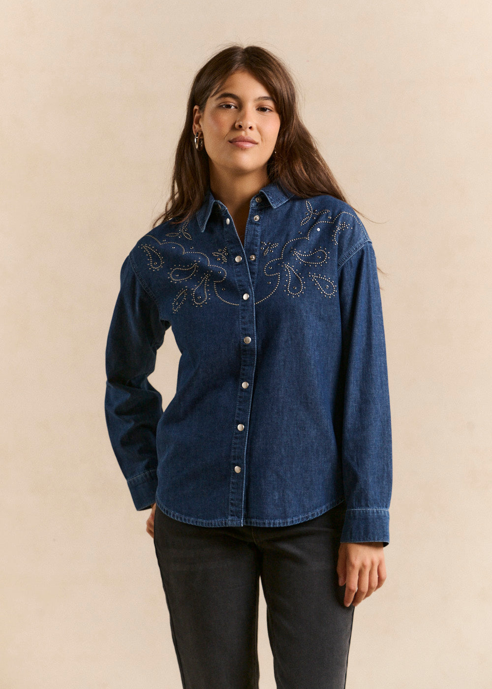 Chemise en denim avec clous - Sud Express - 2 - Sud Express