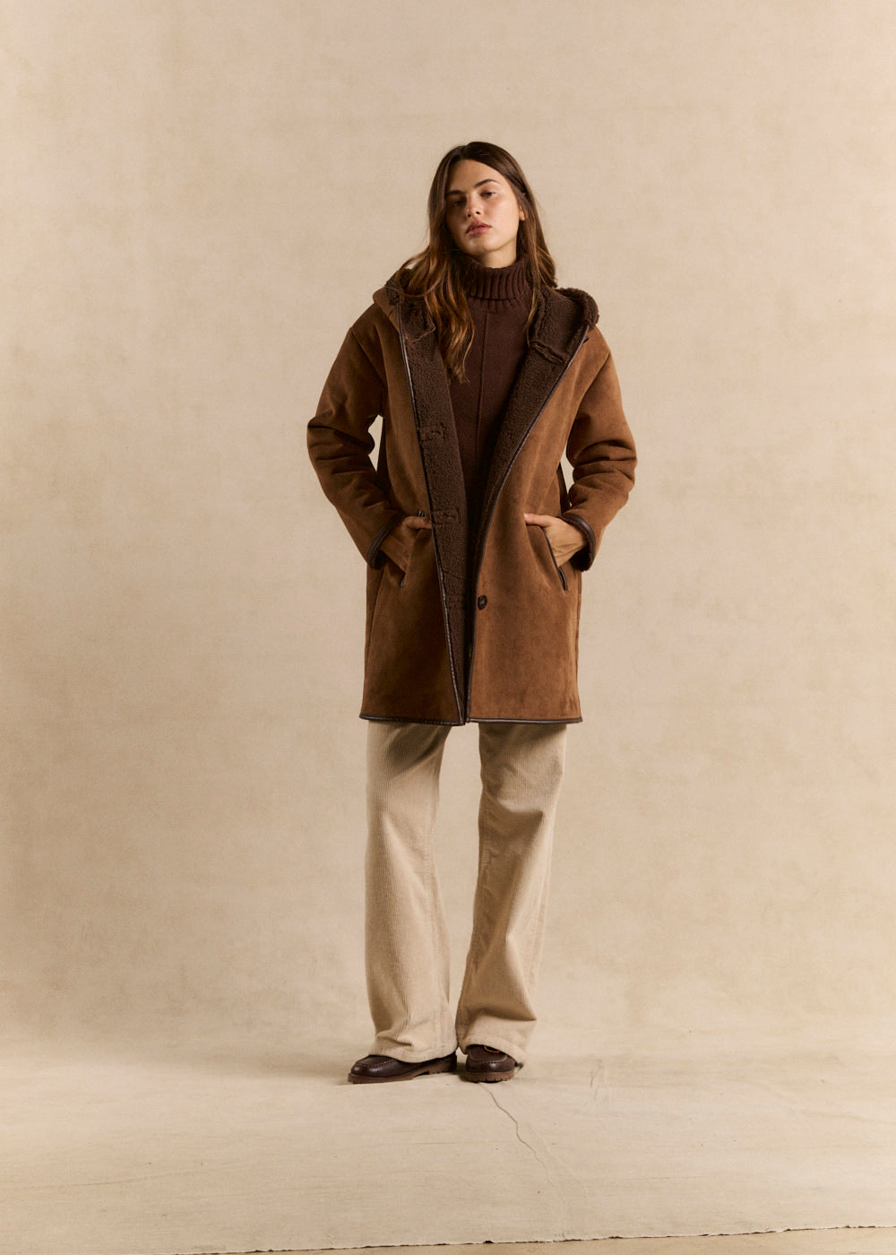 Manteau ample en peau lainée à capuche - Sud Express - 5 - Sud Express