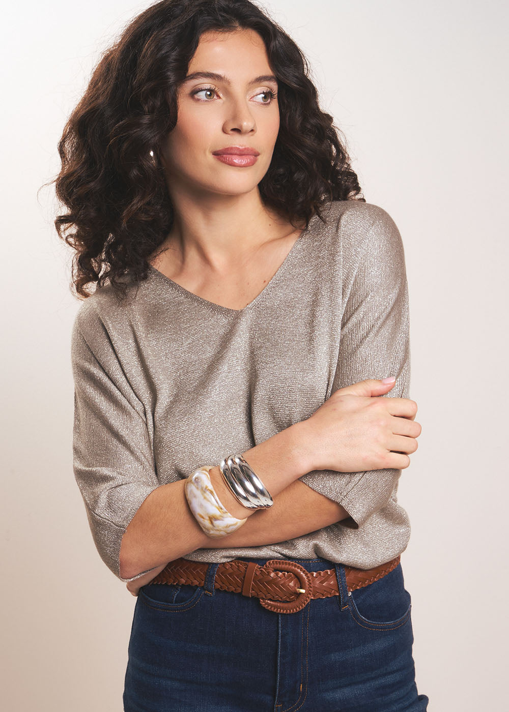 Pull col V oversize en maille brillante et manches courtes - Sud Express - 5 - Sud Express